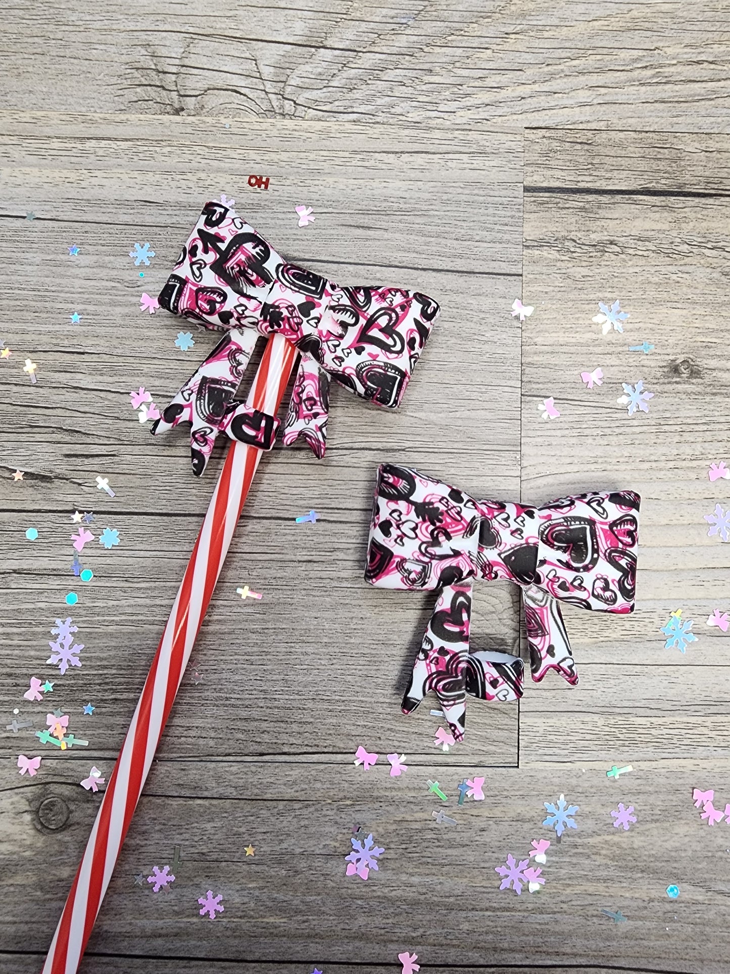 White Silicone Printed with Hearts Bow Straw Topper