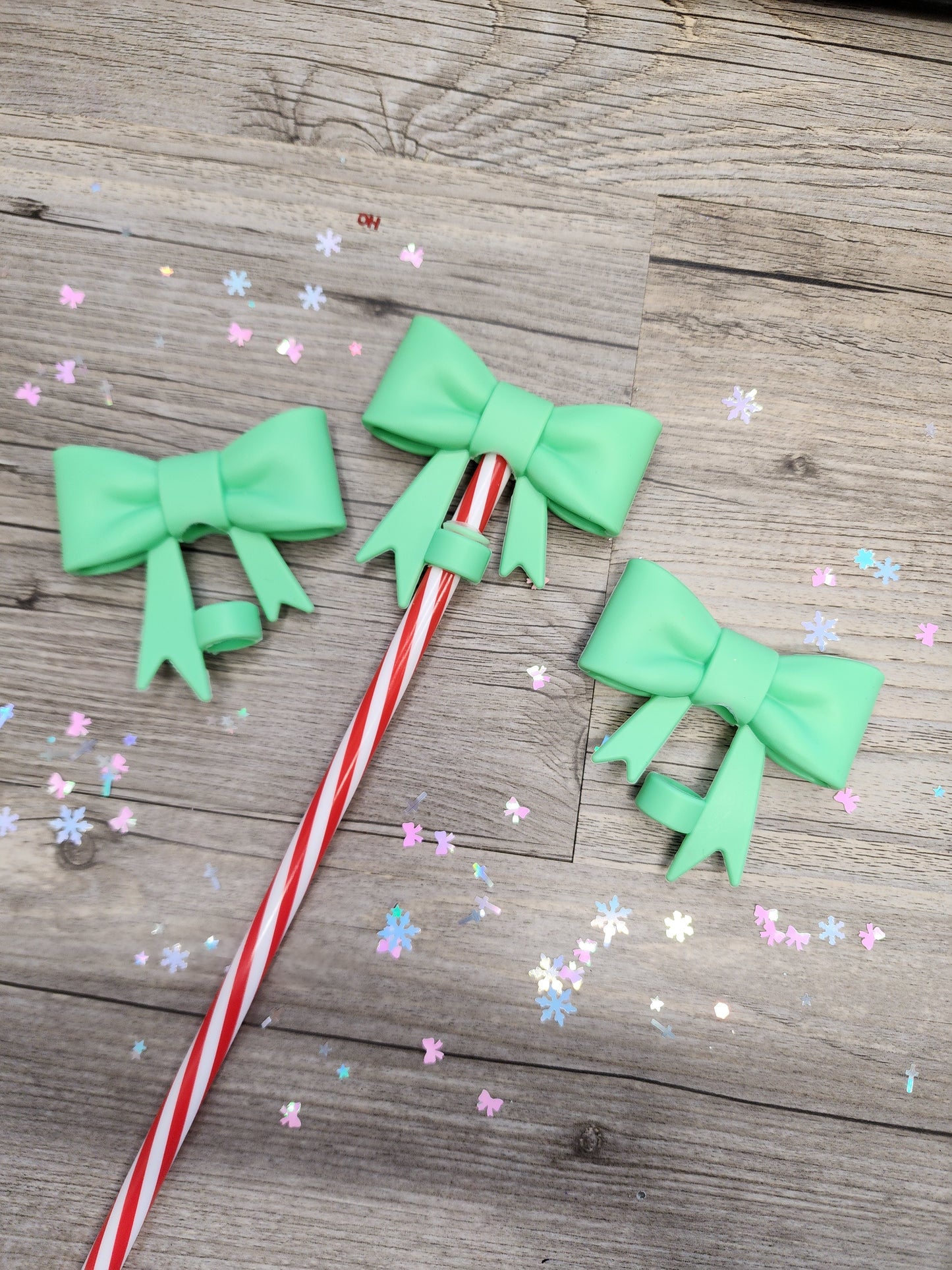 Light Green Silicone Bow Straw Topper